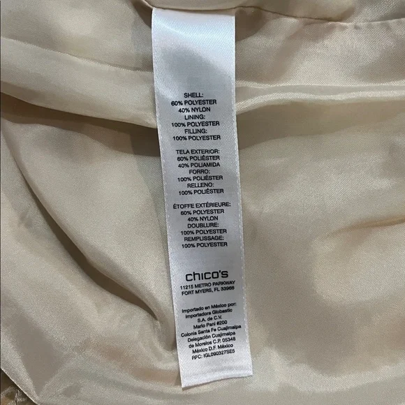 Chico's Gold Quilted Vest Size 1 - Weekends Casual Outdoor Quiet Luxury Chic - Picture 8 of 9